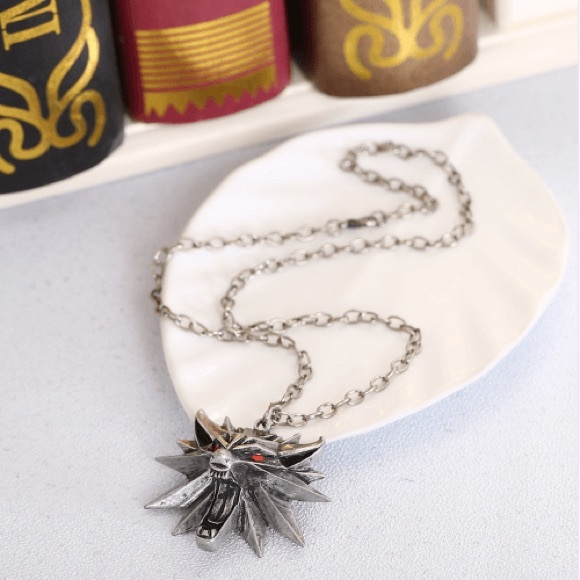 The Witcher 3 Wild Hunt Wolf Head Necklace - Picture 3 of 4